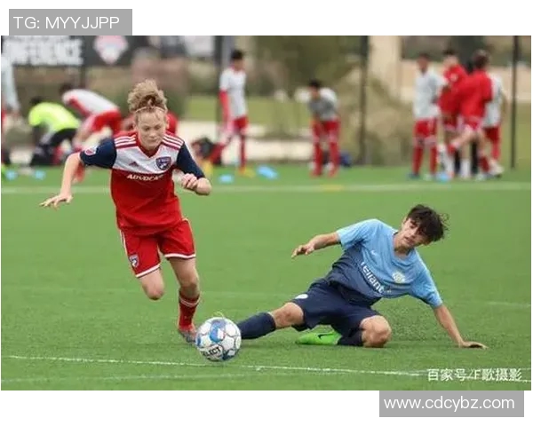 《足球巨星跨界挑战赛球场外的精彩对决与人生碰撞》 《足球巨星跨界挑战赛球场外的精彩对决与人生碰撞》